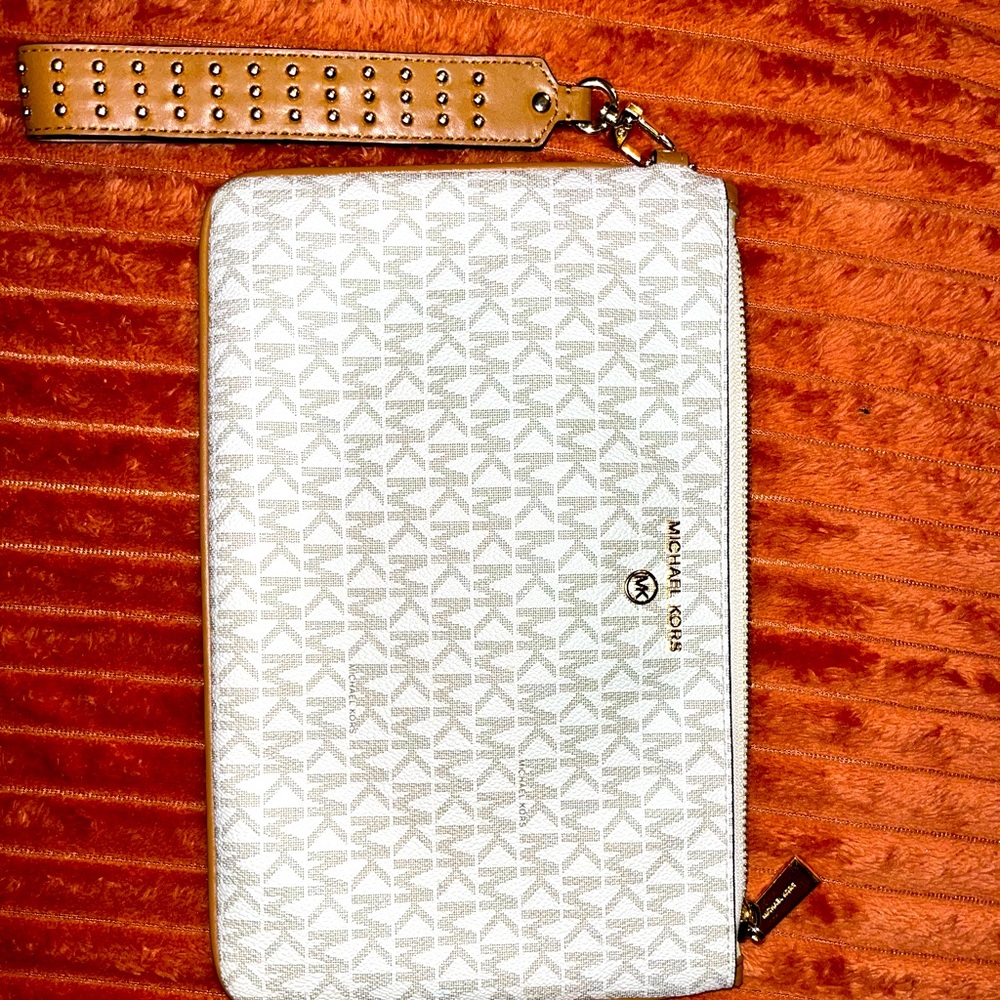 Michael Kors long wristlet